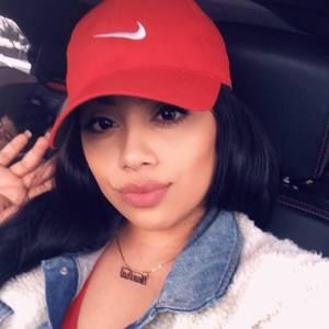 Meet your Posher, Yanira